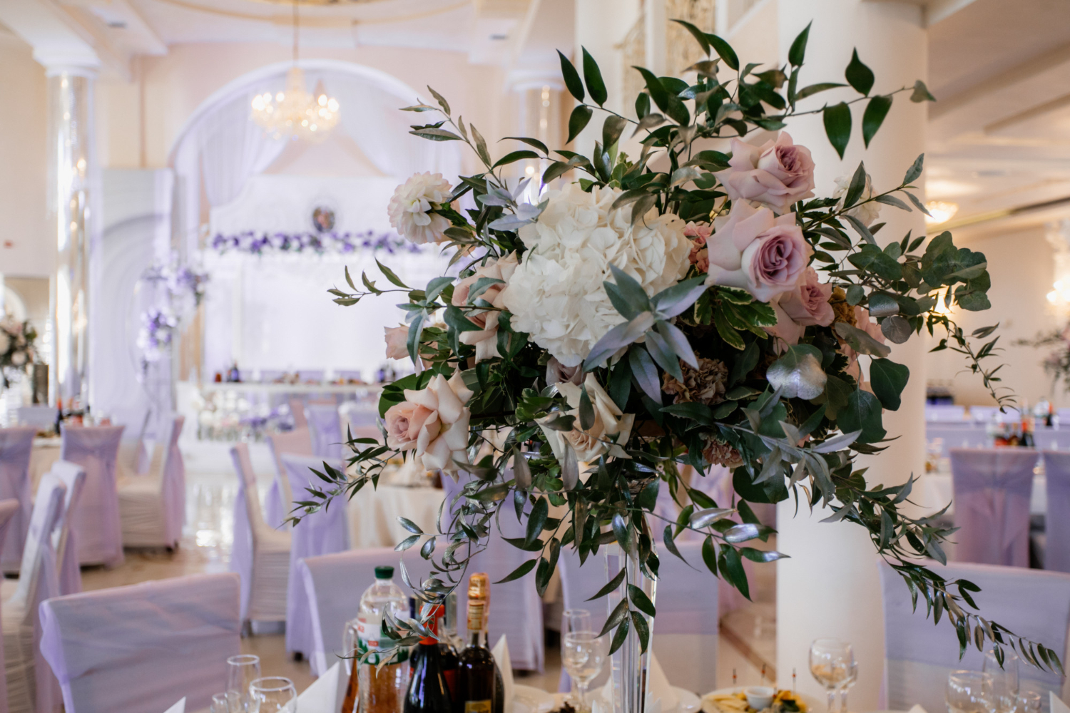 2026 Wedding Trends: What’s In (and What’s Out) for Photography, Decor & More hero image