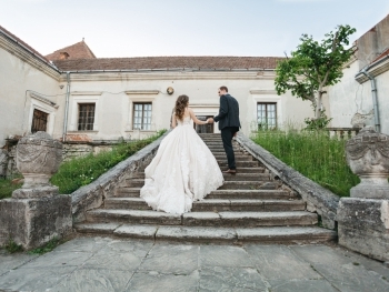 How to Look Natural in Wedding Photos: 15 Posing Tips for Couples image