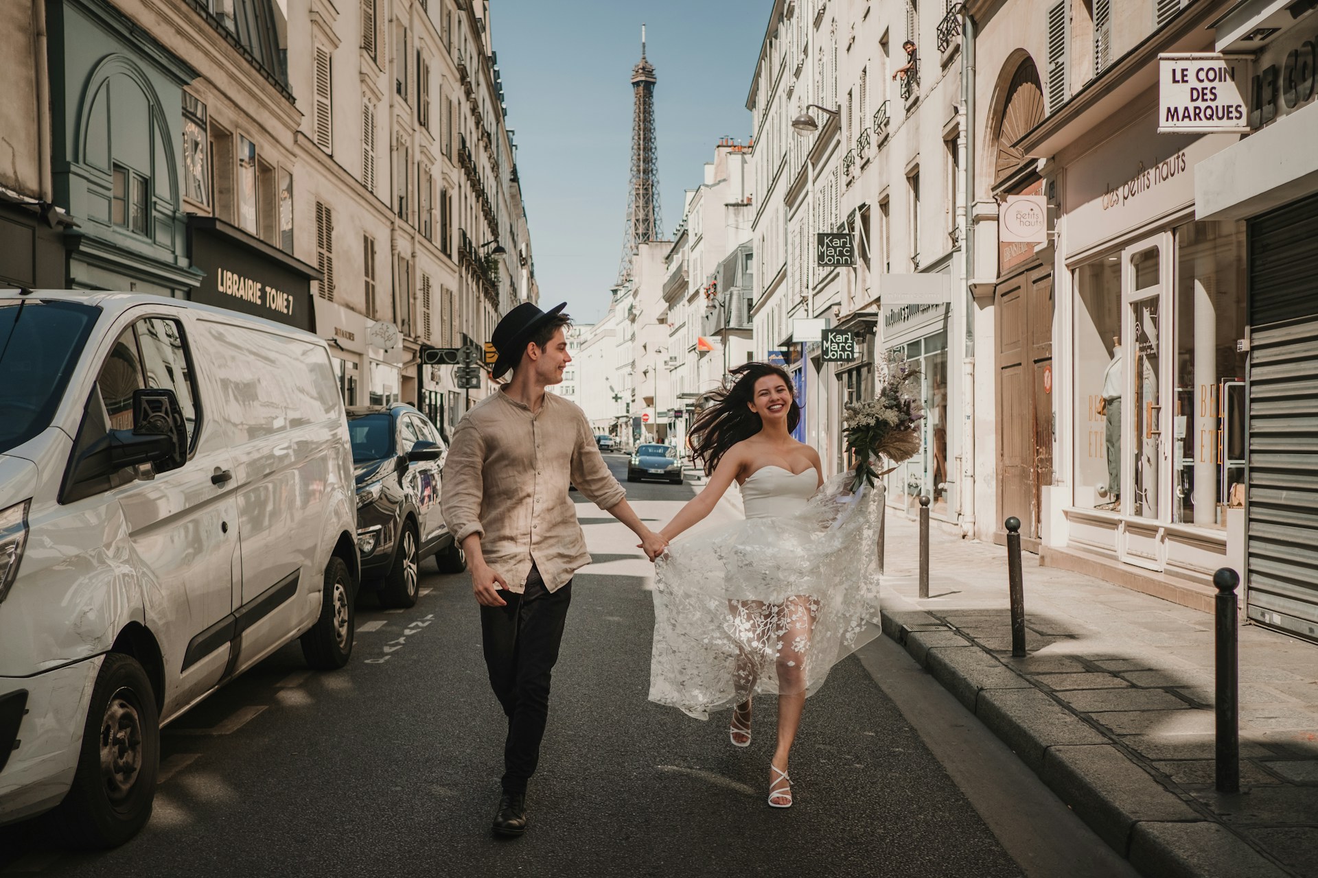Eloping in Paris: A Step-by-Step Guide to Venues, Photographers & Romance hero image